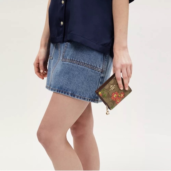 Snap Wallet In Signature Canvas With Floral Print - Picture 5 of 6